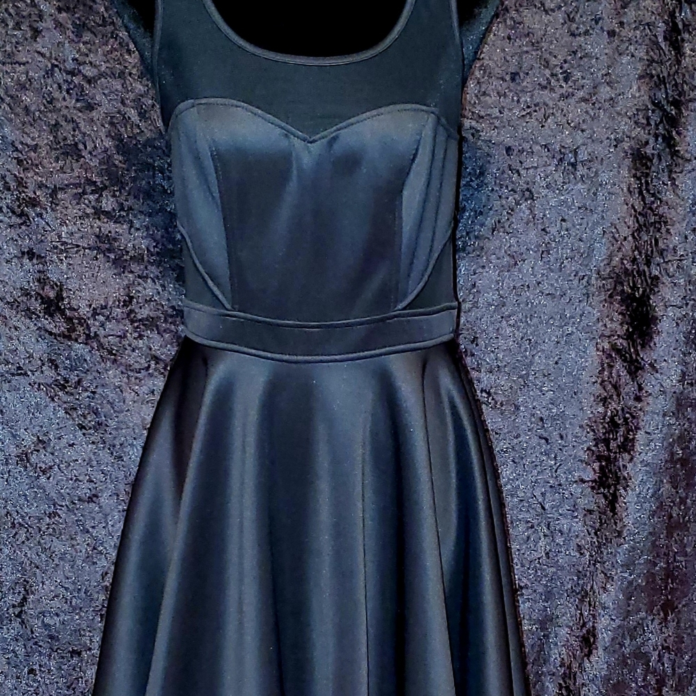 Elegant Black Sleeveless Dress